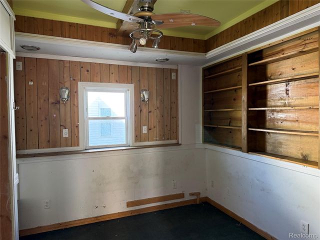 909 Pine Street, Port Huron, MI 48060