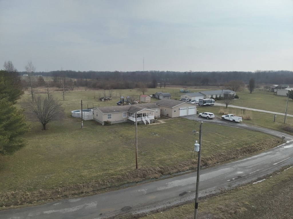 Image 27 of property listing at 17362 N Idlewood Lane, Mt Vernon, IL 62864