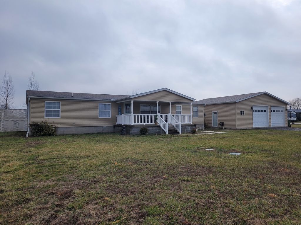 Image 31 of property listing at 17362 N Idlewood Lane, Mt Vernon, IL 62864