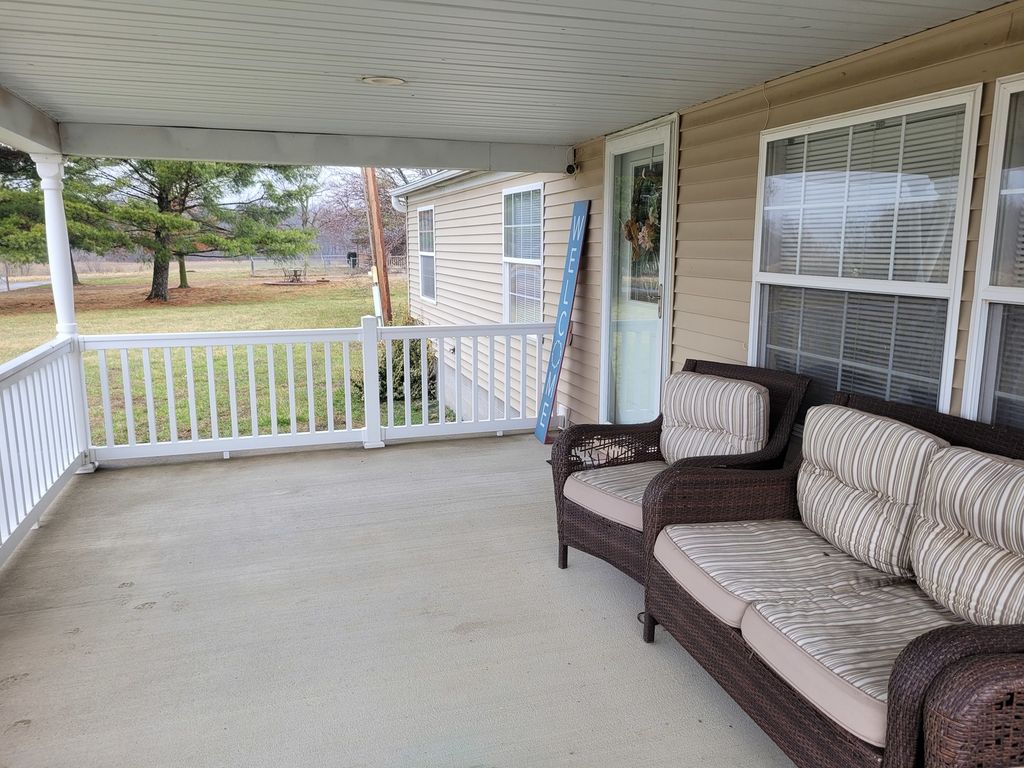 Image 34 of property listing at 17362 N Idlewood Lane, Mt Vernon, IL 62864