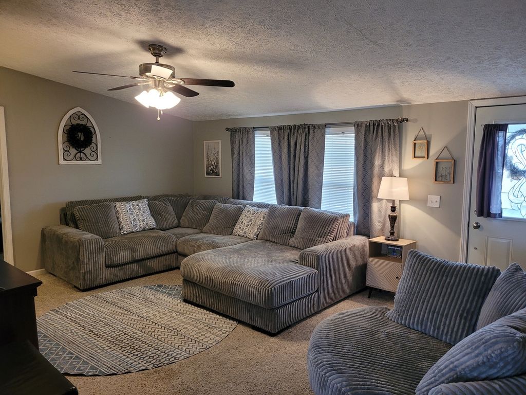 Image 5 of property listing at 17362 N Idlewood Lane, Mt Vernon, IL 62864