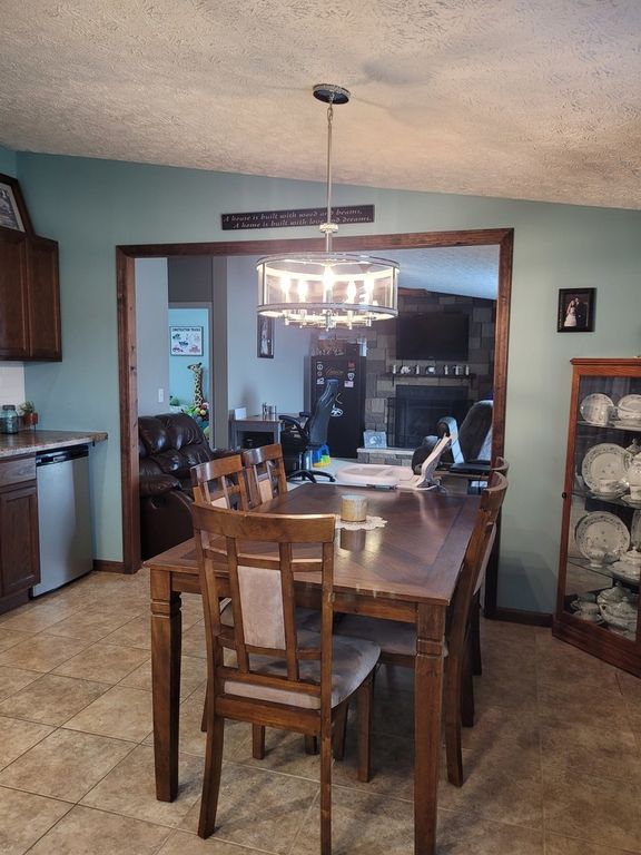 Image 9 of property listing at 17362 N Idlewood Lane, Mt Vernon, IL 62864