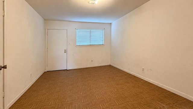 1405 Shadowdale Drive 12, Houston, TX 77043