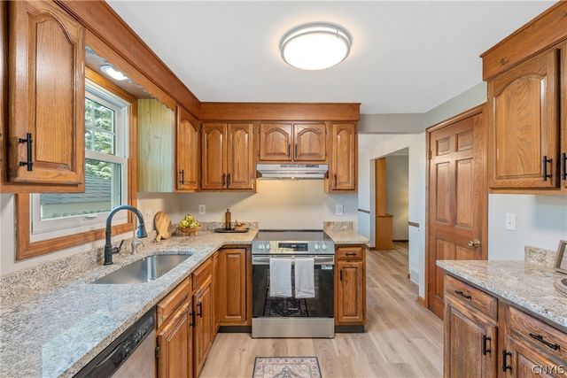 4945 Alfred Drive, Clay, NY 13090