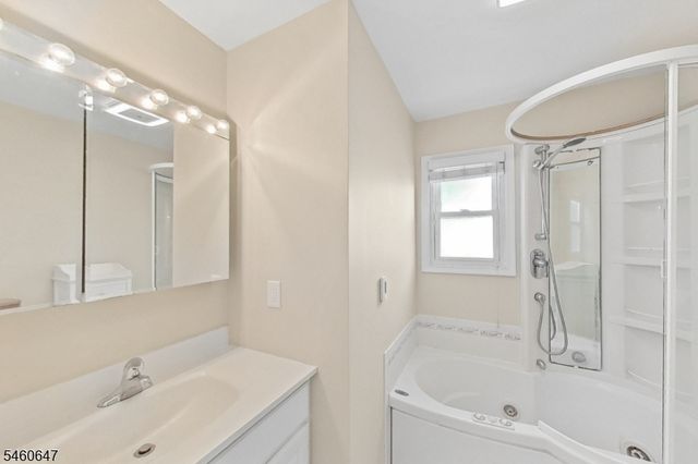 14 Pine St, Kearny Town, NJ 07032