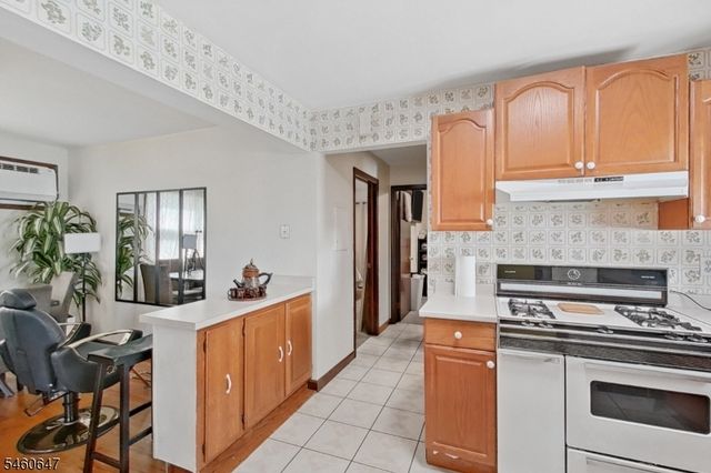 14 Pine St, Kearny Town, NJ 07032