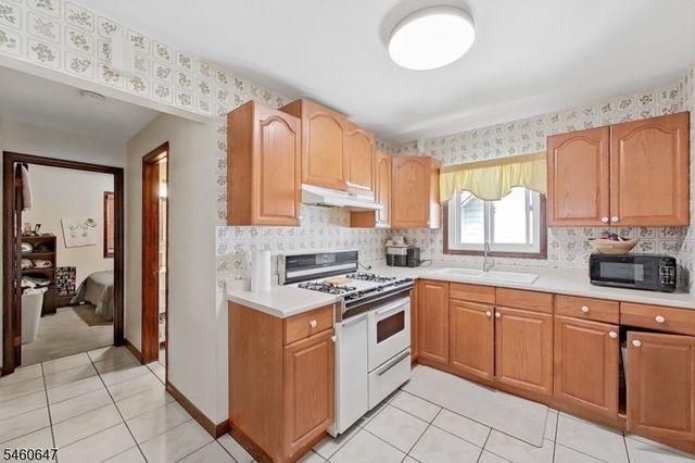 14 Pine St, Kearny Town, NJ 07032