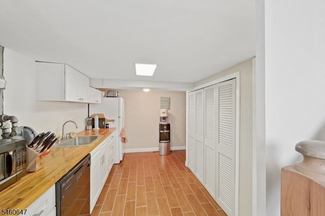 14 Pine St, Kearny Town, NJ 07032