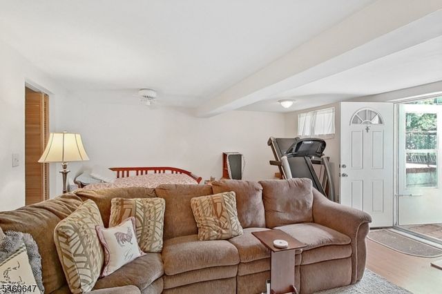 14 Pine St, Kearny Town, NJ 07032