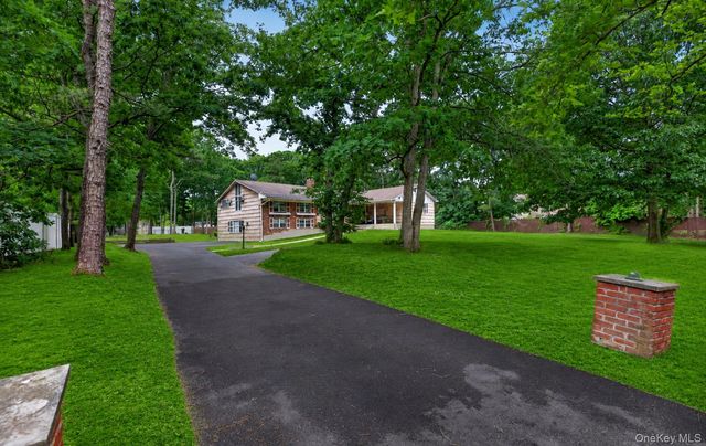 10 Otsego Avenue, Dix Hills, NY 11746