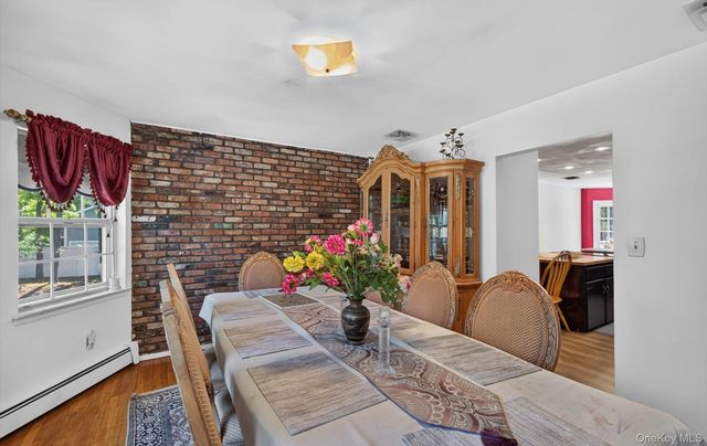 10 Otsego Avenue, Dix Hills, NY 11746