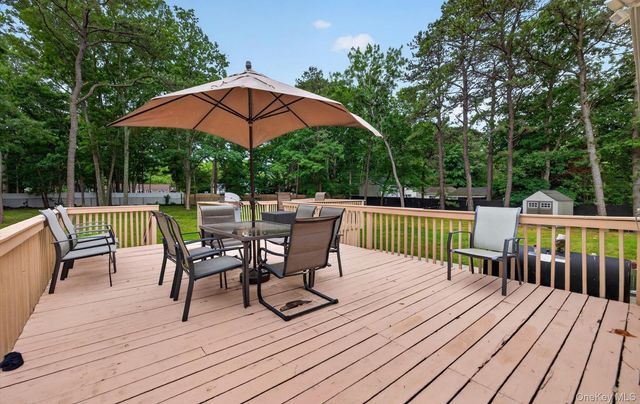 10 Otsego Avenue, Dix Hills, NY 11746