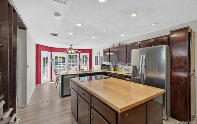 10 Otsego Avenue, Dix Hills, NY 11746