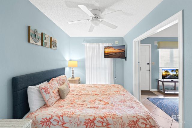 920 W Lagoon Avenue, Gulf Shores, AL 36542