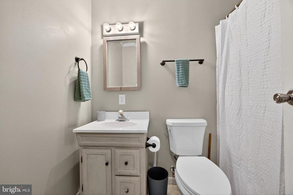 Image 8 of property listing at 32013 TUCKAHOE AVE, Cordova, MD 21625