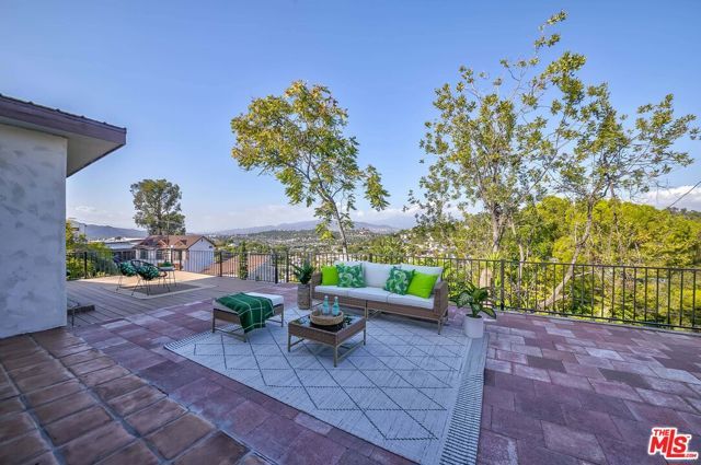 1832 Burnell Drive, Los Angeles, CA 90065