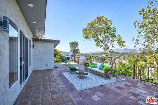 1832 Burnell Drive, Los Angeles, CA 90065