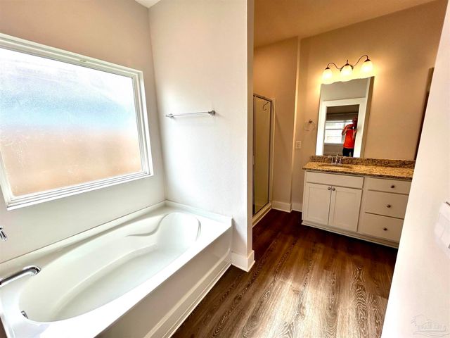 5796 Danbury Blvd, Pace, FL 32571