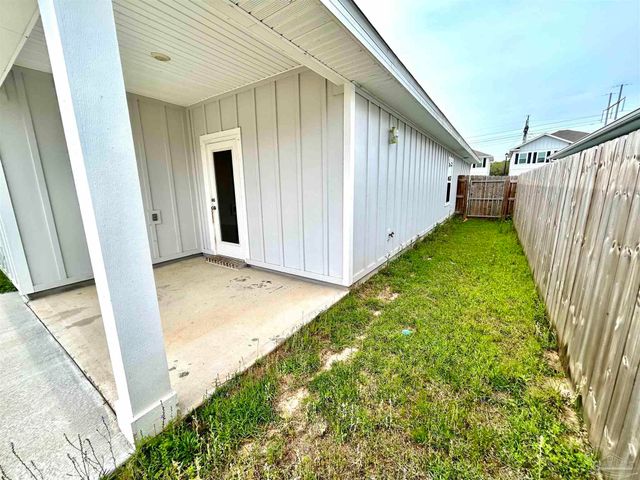 5796 Danbury Blvd, Pace, FL 32571