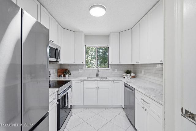 2161 FAIRWAY VILLAS Lane S, Atlantic Beach, FL 32233