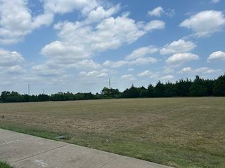 123 Parks Drive, Desoto, TX 75115