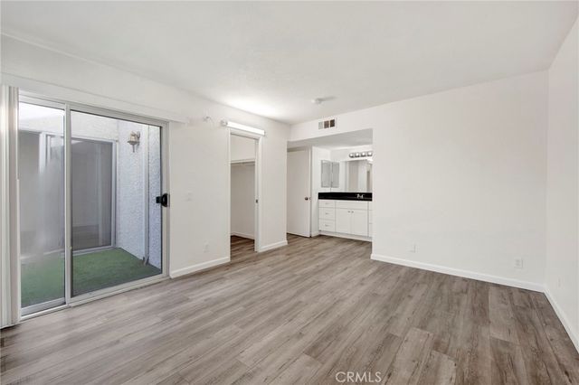 20155 Keswick Street 219, Winnetka, CA 91306