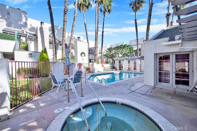 20155 Keswick Street 219, Winnetka, CA 91306