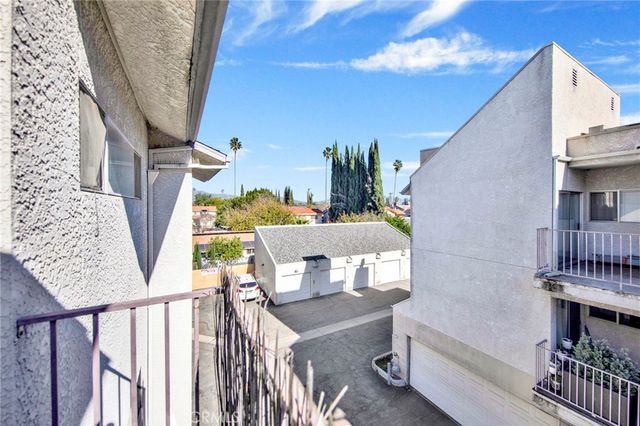 20155 Keswick Street 219, Winnetka, CA 91306