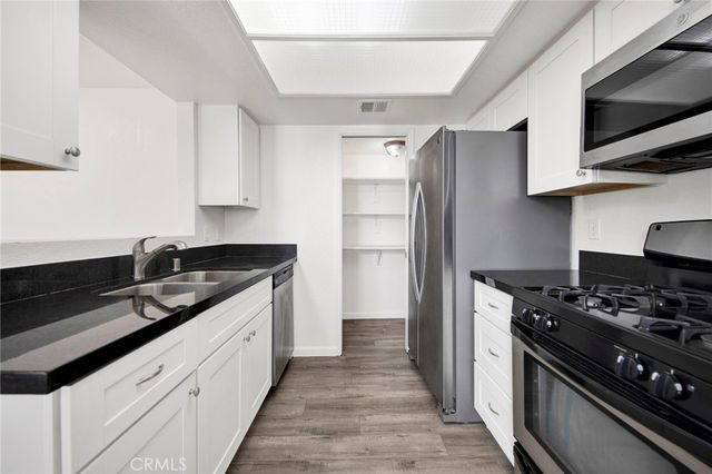 20155 Keswick Street 219, Winnetka, CA 91306