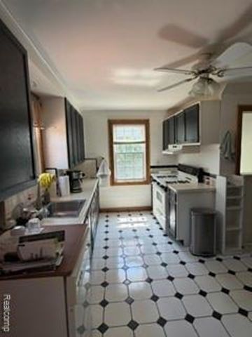 22432 Gregory Street, Dearborn, MI 48124
