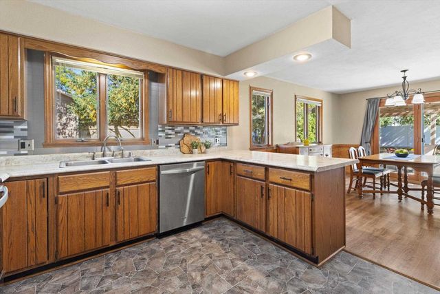 734 Lyndhurst Drive, Janesville, WI 53546