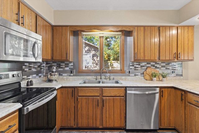 734 Lyndhurst Drive, Janesville, WI 53546