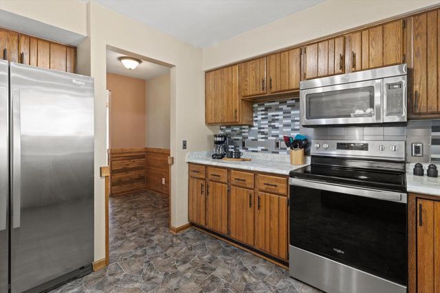734 Lyndhurst Drive, Janesville, WI 53546