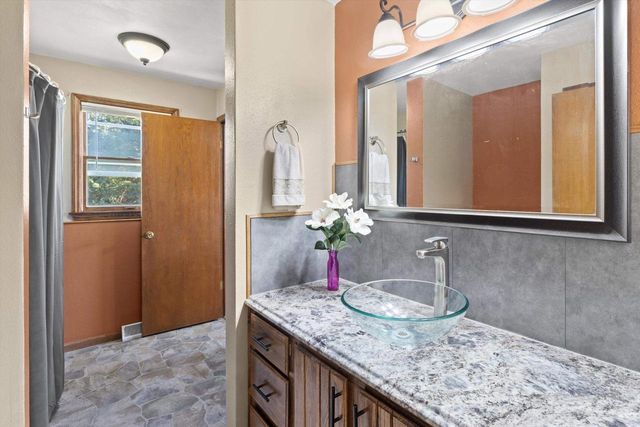 734 Lyndhurst Drive, Janesville, WI 53546