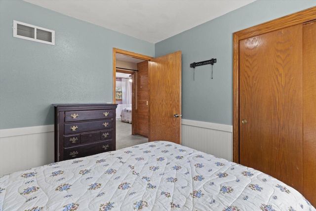 734 Lyndhurst Drive, Janesville, WI 53546