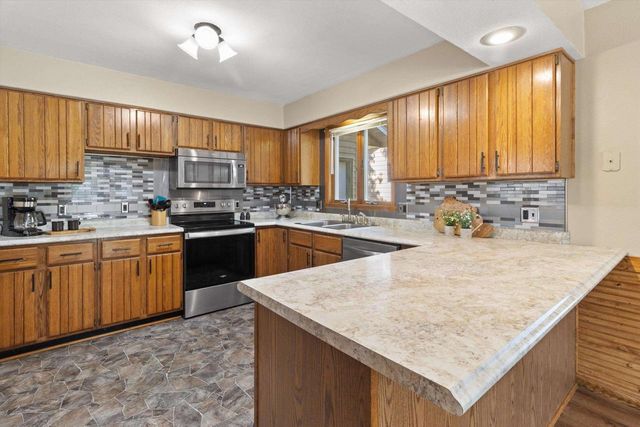 734 Lyndhurst Drive, Janesville, WI 53546