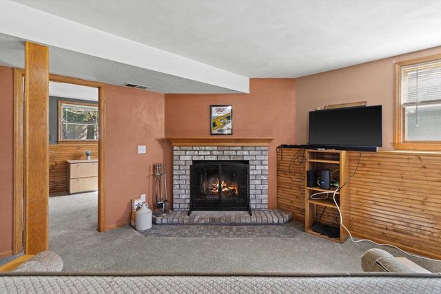734 Lyndhurst Drive, Janesville, WI 53546