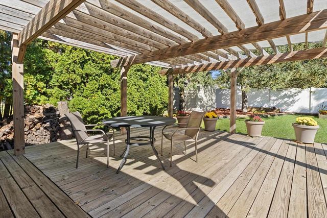 734 Lyndhurst Drive, Janesville, WI 53546