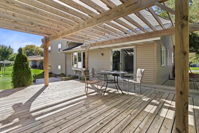 734 Lyndhurst Drive, Janesville, WI 53546