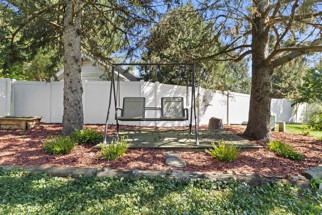 734 Lyndhurst Drive, Janesville, WI 53546