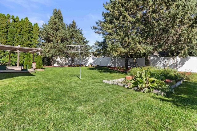 734 Lyndhurst Drive, Janesville, WI 53546