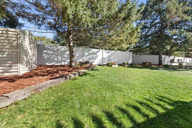 734 Lyndhurst Drive, Janesville, WI 53546