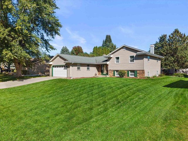 734 Lyndhurst Drive, Janesville, WI 53546