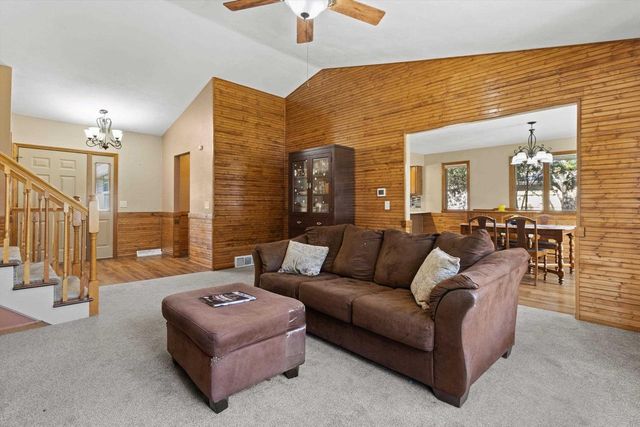 734 Lyndhurst Drive, Janesville, WI 53546