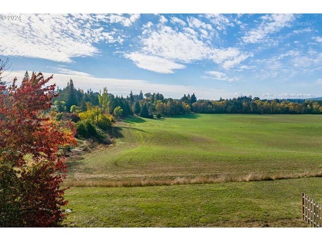 420 W GRANT St, Carlton, OR 97111