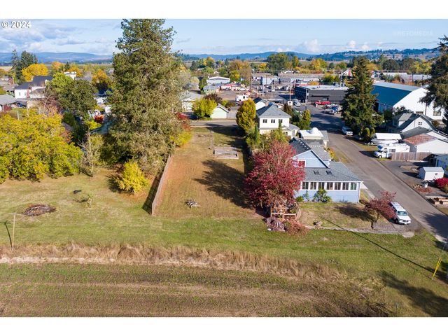 420 W GRANT St, Carlton, OR 97111