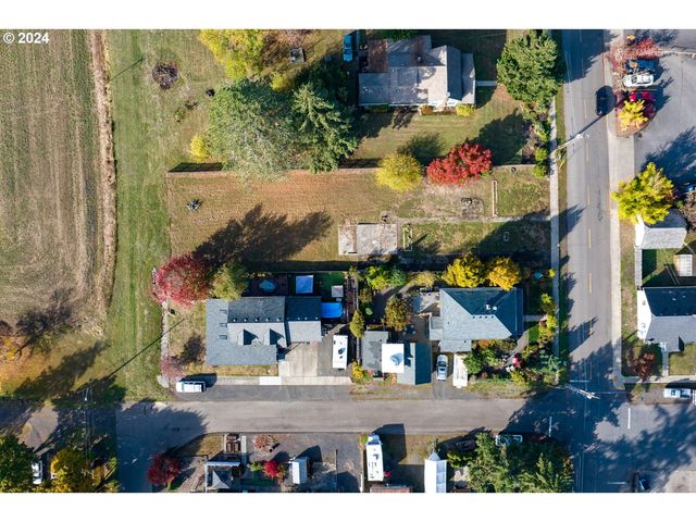 420 W GRANT St, Carlton, OR 97111