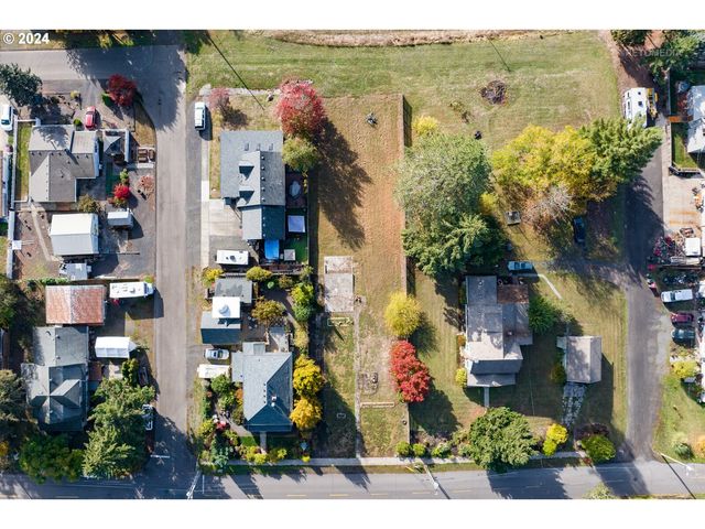 420 W GRANT St, Carlton, OR 97111
