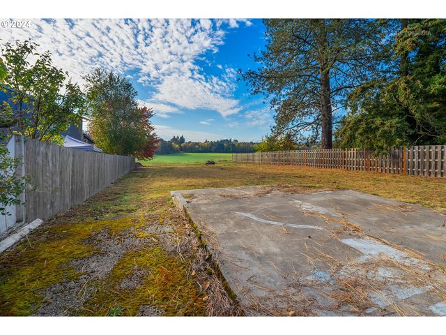 420 W GRANT St, Carlton, OR 97111