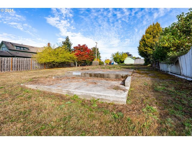 420 W GRANT St, Carlton, OR 97111